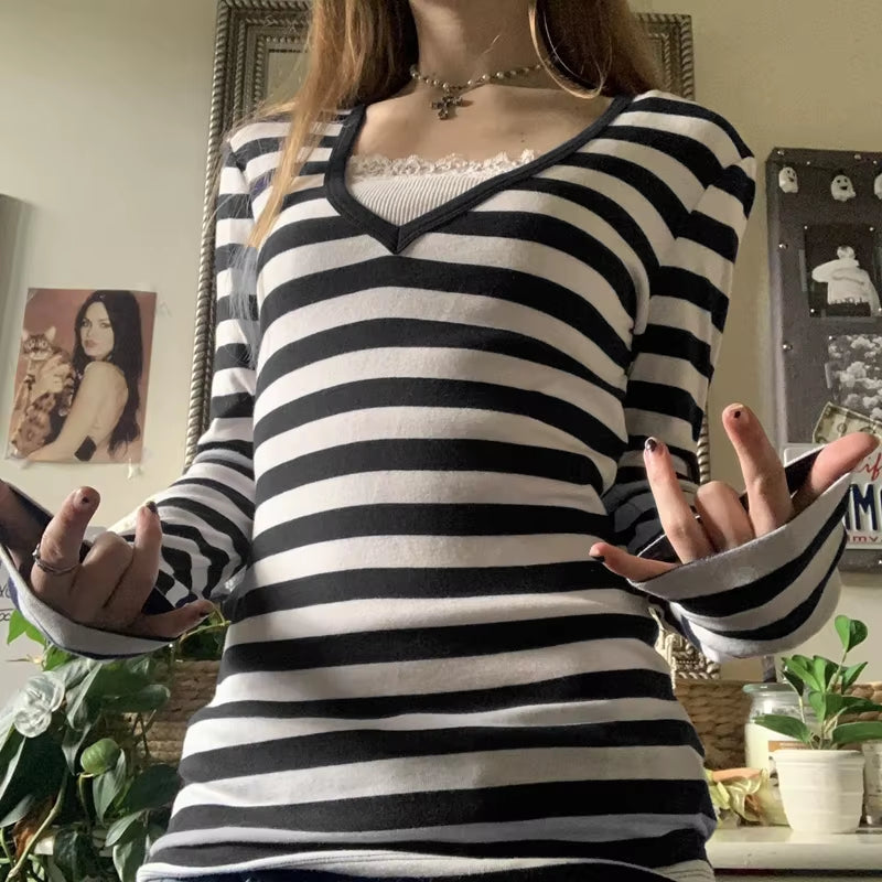 Y2K Grunge T-Shirts Women Fairy Gothic Crop Tops Teen Girl Vintage Long Sleeve Aesthetic Tees 90S Emo Harajuku Halloween Clothes