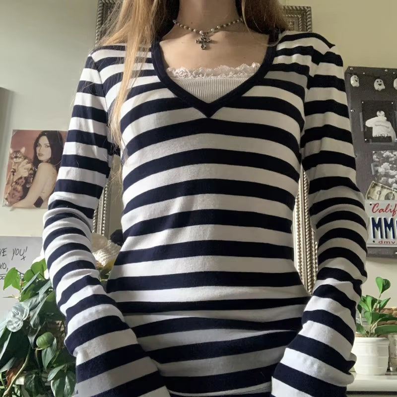 Y2K Grunge T-Shirts Women Fairy Gothic Crop Tops Teen Girl Vintage Long Sleeve Aesthetic Tees 90S Emo Harajuku Halloween Clothes