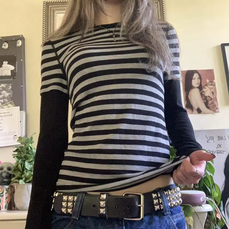 Y2K Grunge T-Shirts Women Fairy Gothic Crop Tops Teen Girl Vintage Long Sleeve Aesthetic Tees 90S Emo Harajuku Halloween Clothes