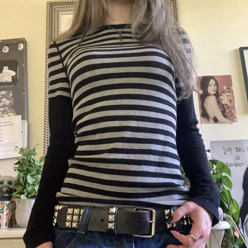 Y2K Grunge T-Shirts Women Fairy Gothic Crop Tops Teen Girl Vintage Long Sleeve Aesthetic Tees 90S Emo Harajuku Halloween Clothes