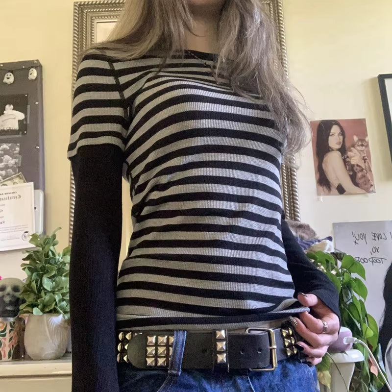 Y2K Grunge T-Shirts Women Fairy Gothic Crop Tops Teen Girl Vintage Long Sleeve Aesthetic Tees 90S Emo Harajuku Halloween Clothes